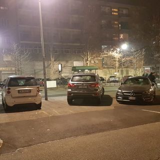 Nella domenica dello sciopero dei vigili, caos fuori dalle Molinette nei parcheggi riservati ai taxi