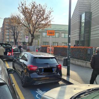 parcheggio taxi in via Gorizia