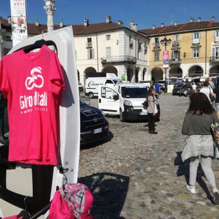 La Reggia di Venaria si colora di rosa: parte la tappa del Giro (FOTO E VIDEO)