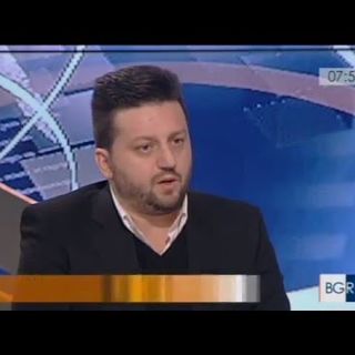 Avviso di perquisizione notificato a Luca Pasquaretta, portavoce della sindaca di Torino