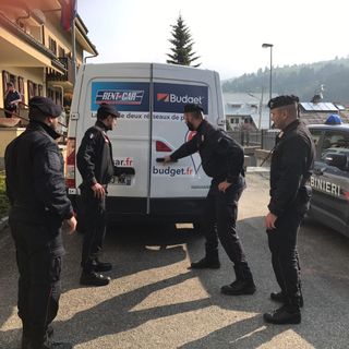 Claviere, arrestato &quot;passeur&quot; con 17 clandestini nascosti nel furgone