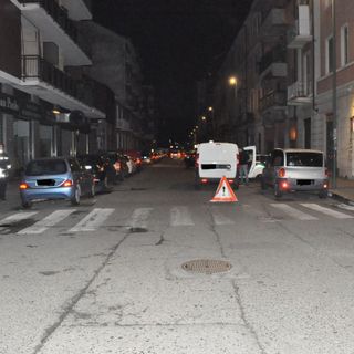 L'auto svolta e investe un uomo di 73 anni che rimane incastrato sotto la vettura: è in prognosi riservata L'auto svolta e investe un uomo di 73 anni che rimane incastrato sotto la vettura: è in prognosi riservata