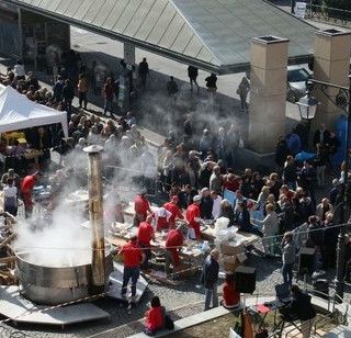 Moncalieri, gran successo per la Fëra dij Subièt e Sua Maestà il Bollito