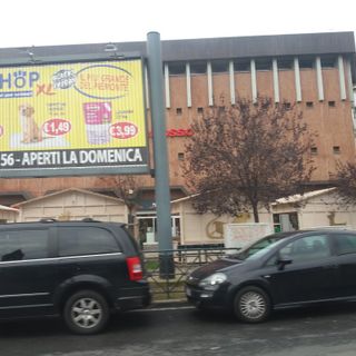 Piazza Santa Rita si prepara al Natale: spuntano le casette dei mercatini