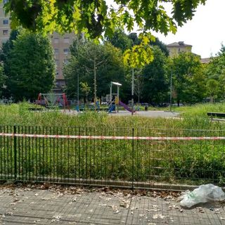 Parcheggio “selvaggio” e scarsa sicurezza stradale: la Città vuole ripensare la viabilità in piazza Toti