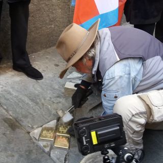 Pietre d'inciampo, le scuole torinesi si preparano ad accogliere Gunter Demnig nel 2021