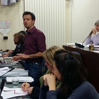 Pinerolo, il sindaco alla marcia No Tav con la fascia tricolore. E scoppia la polemica