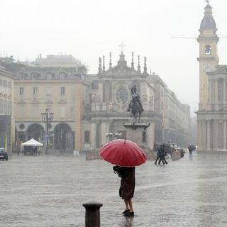 Meteo, arriva l'autunno: su Torino inizia una fase di maltempo prolungata
