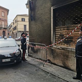 Carmagnola, incendiava i cassonetti della carta per noia: denunciato dai carabinieri