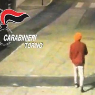 Rivoli, incendiava le auto a Cascine Vica: preso piromane 20enne