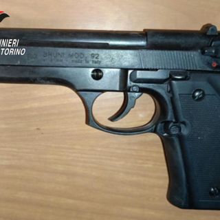 Durante la discussione è spuntata anche una pistola