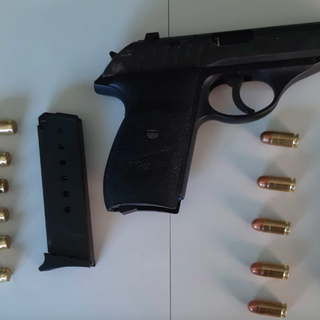 Minaccia noleggiatore di auto con una pistola: arrestato dai carabinieri