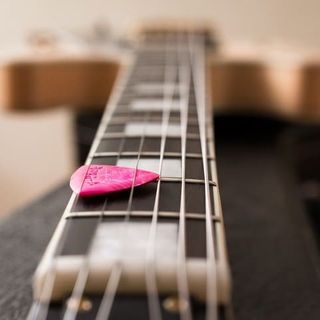 La storia del plettro: un alleato storico per il chitarrista