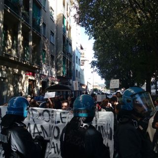 Corteo di protesta contro il G7 durante il convegno della Cisl a Torino (VIDEO)