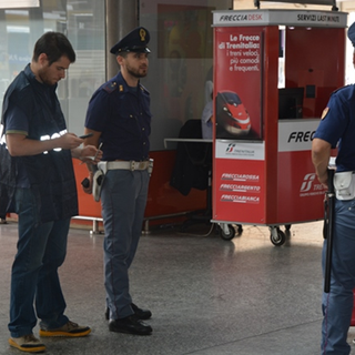 Rubano soldi e cellulari su un treno: denunciati dalla Polfer