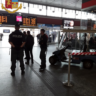 Ladro seriale in azione a Porta Nuova: scattano le manette