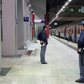 Agenti di polizia ferroviaria a Porta Susa