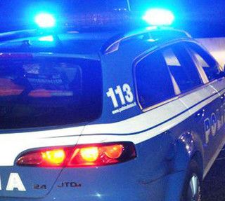 Usa un martelletto frangi vetro per rubare all'interno di un'auto in sosta: il &quot;colpo&quot; vicino a Porta Nuova