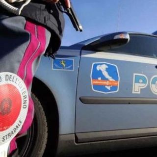 polizia paletta e auto