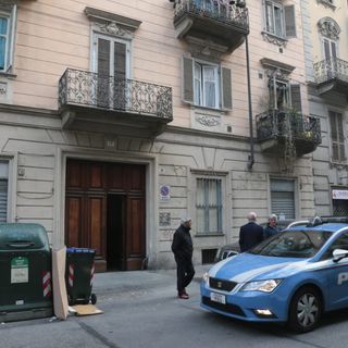 Lite tra due fratelli degenera: uno viene ferito e trasportato alle Molinette, l'altro arrestato