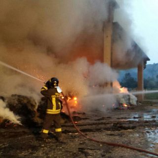 Immagine d'archivio di un vigile del fuoco in azione
