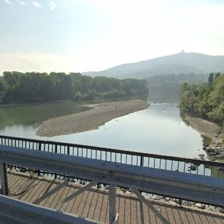 Il ponte della diga sul Po