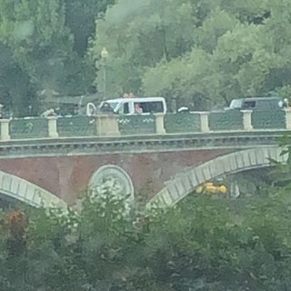Ponte Isabella bloccato da polizia e ambulanza, ma è tutto un film