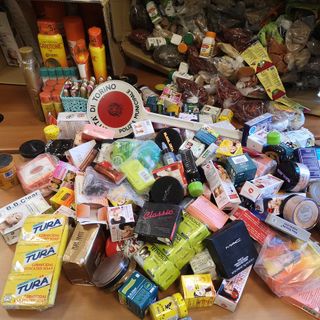 Sanzionata per oltre 5 mila euro una venditrice abusiva di Porta Palazzo