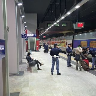 3700 persone controllate, 15 indagati, 254 treni scortati: i numeri dell'attività della Polizia sui treni piemontesi