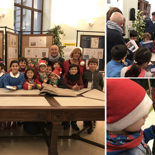 I bimbi delle elementari scrivono a Babbo Natale: le letterine spedite dall’ufficio postale di via Alfieri