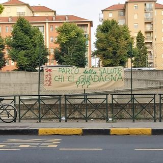 Striscioni contro il Parco della Salute: li firma Potere al Popolo