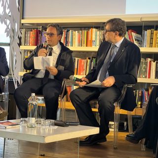 due persone al circolo dei lettori due persone al circolo dei lettori