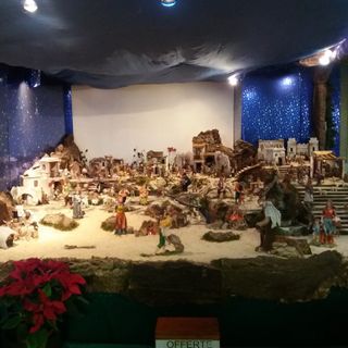 Natività che unisce: a Santa Rita gli artigiani del Sud danno vita al presepe meccanico
