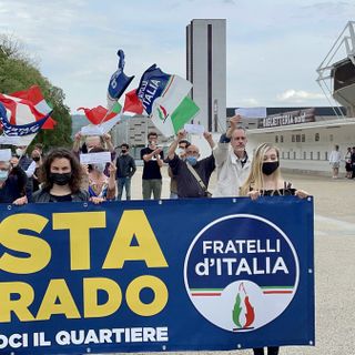 Presidio di Fratelli d'Italia in piazza D'armi contro l'occupazione dell'area camper da parte dei rom
