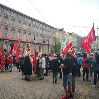 Immagine dei passati presidi per la vertenza Manital Idea