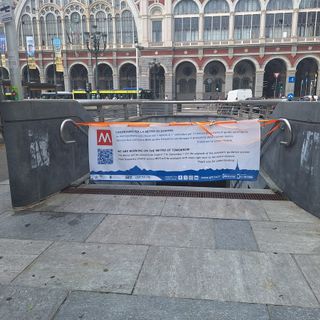 accesso alla metro chiuso