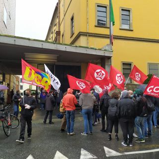 manifestazione di sindacati di base e sinistra