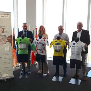 Tour de l'Avenir 2024, Torino a caccia del nuovo Pogacar sulle strade sterrate del colle delle Finestre. &quot;Aspettiamo il Tour dei grandi&quot;