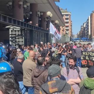 Processo Askatasuna, cade l'accusa di associazione a delinquere