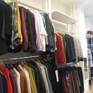 Scambio di vestiti e sartoria popolare: con ABITO il riuso diventa filiera sociale