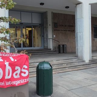 Continua la battaglia delle dipendenti Crai di Corso Svizzera: consegnate le firme con Non Una Di Meno