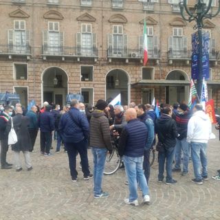 sindacati e lavoratori sotto la Prefettura