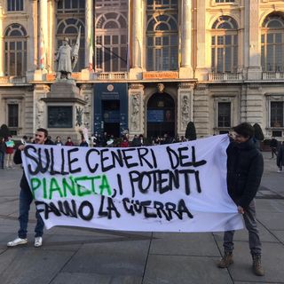 Fridays For Future Torino contro la guerra in Iran: “Impatto ambientale enorme per estrarre risorse” [VIDEO]