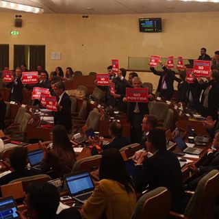 Referendum Lega su legge elettorale, protesta della minoranza in Consiglio Regionale: "Piemonte! No Pontida" [VIDEO]