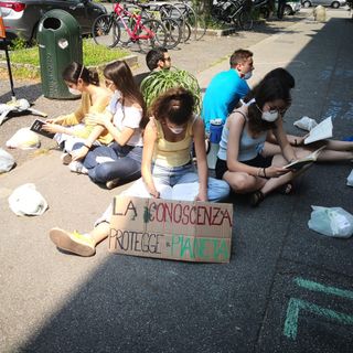 Fridays For Future Torino incontra il ministro Costa: &quot;Qui 3 mesi di aria inquinata &quot;illegale&quot;: dichiarate emergenza climatica&quot;