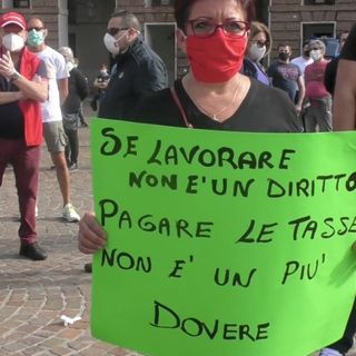 A Torino la rabbia degli ambulanti: “Basta prenderci in giro, con queste regole non sopravviviamo” [FOTO e VIDEO]