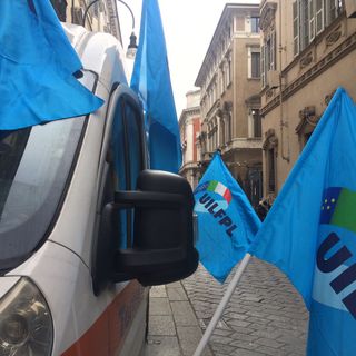 Protesta operatori Heart Life Croce Amica davanti palazzo della Regione: 40 lavoratori a rischio
