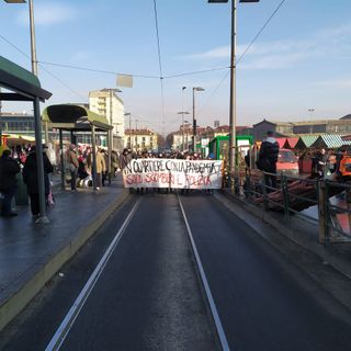 Protesta anarchici dopo lo sgombero di corso Giulio Cesare