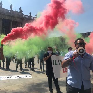 &quot;Il virus ci ha fermato, voi ci uccidete&quot;: a Torino scende in piazza la rabbia degli Ncc