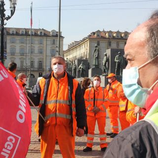 Manifestazione dei sindacati in piazza Castello